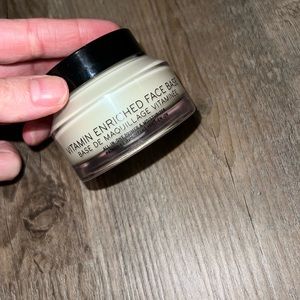 NEVER BEEN USED BOBBI BROWN FACE BASE